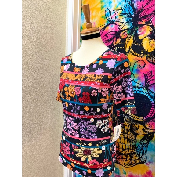 🌈 Amazing flower art top - Picture 3 of 11